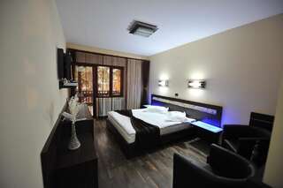 Курортные отели Complex Cochet Буштени Double Room with Free Pool Access - Vila 4-5