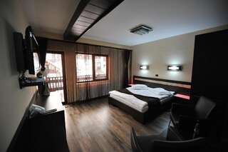 Курортные отели Complex Cochet Буштени Double Room with Free Pool Access - Vila 4-22