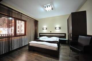 Курортные отели Complex Cochet Буштени Double Room with Free Pool Access - Vila 4-24