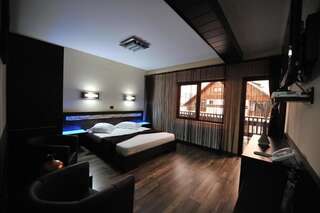 Курортные отели Complex Cochet Буштени Double Room with Free Pool Access - Vila 4-25